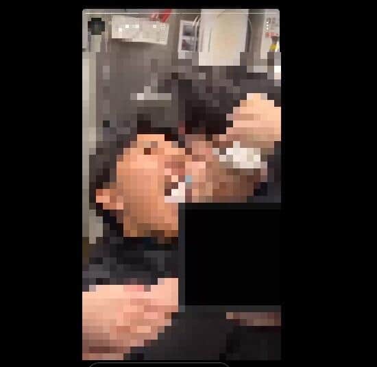 批判が相次いだ動画のキャプチャー（編集部一部加工）