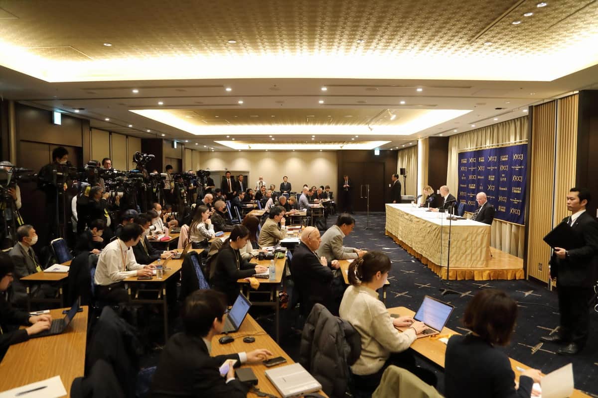 ウクライナのシュミハリ首相の記者会見には多くの記者が集まった