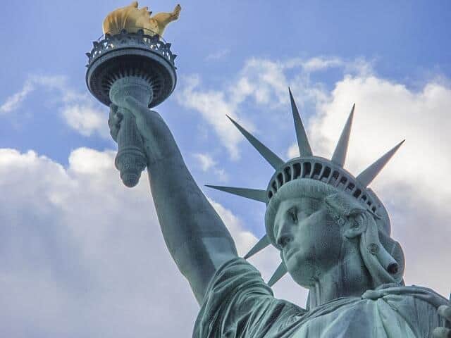 落ち着いて、チェックを！　大学の卒業旅行、春の家族旅行...米国旅行に欠かせない「エスタ」公式サイト「偽物」に注意