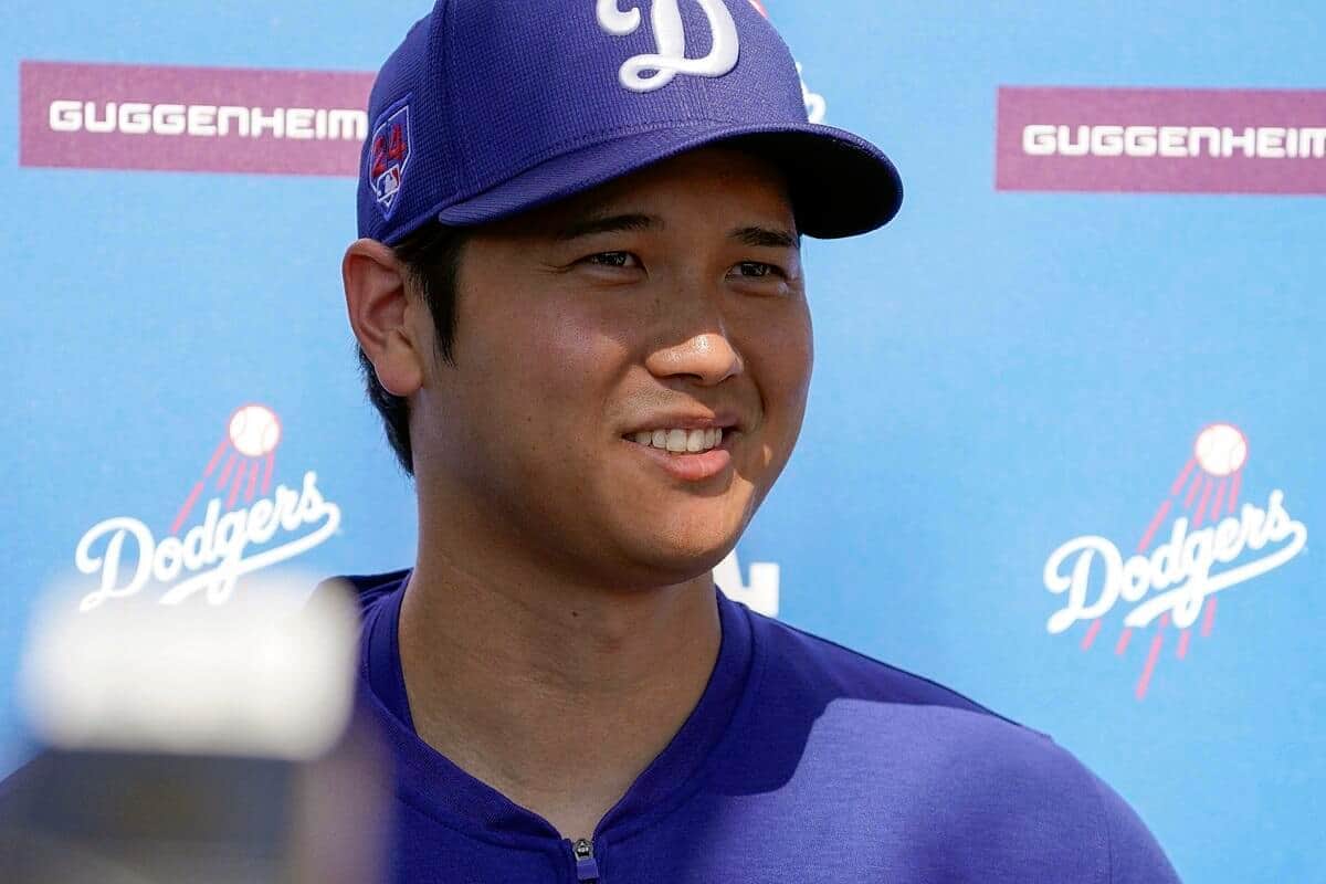 大谷翔平結婚で「号外」メルカリで転売　無料の新聞を高額でも購入するファン心理