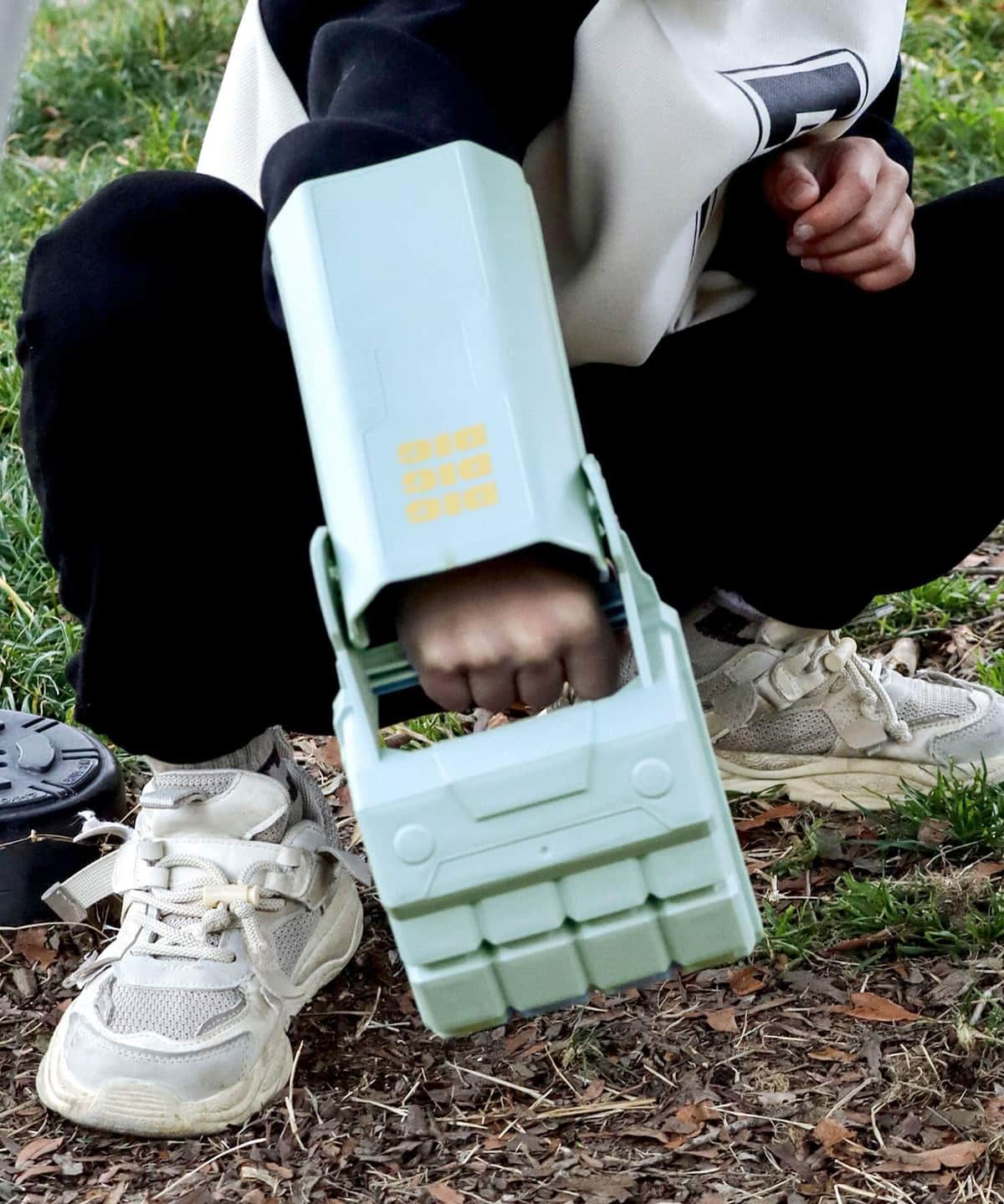 3COINS「手にはめるスコップ」にX興奮！　「ロボットごっこしたい」「発想がおもろ」 担当者に商品化背景を聞いた