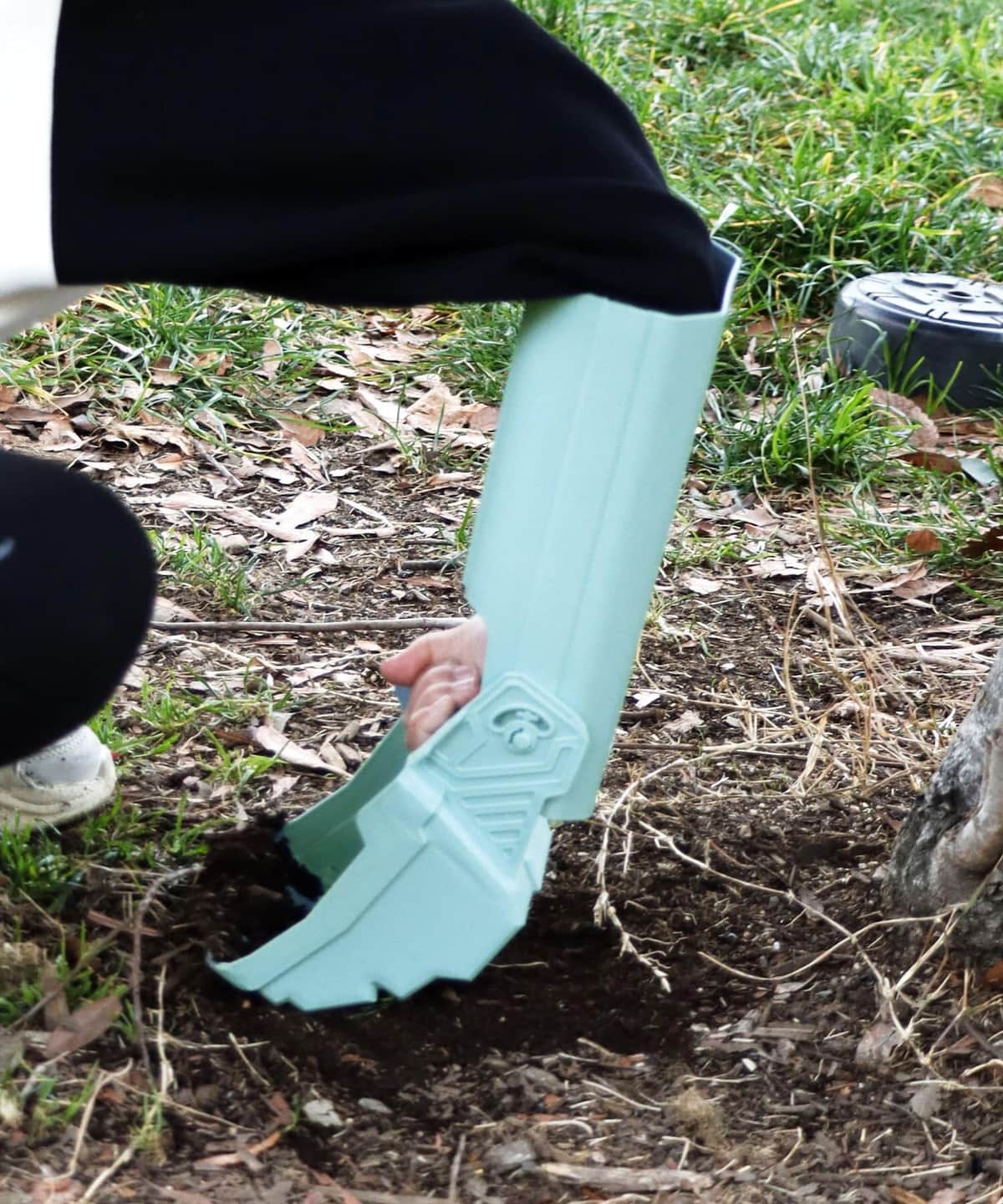 3COINSの商品「手にはめるスコップ／KIDS外遊び」、公式通販サイトより