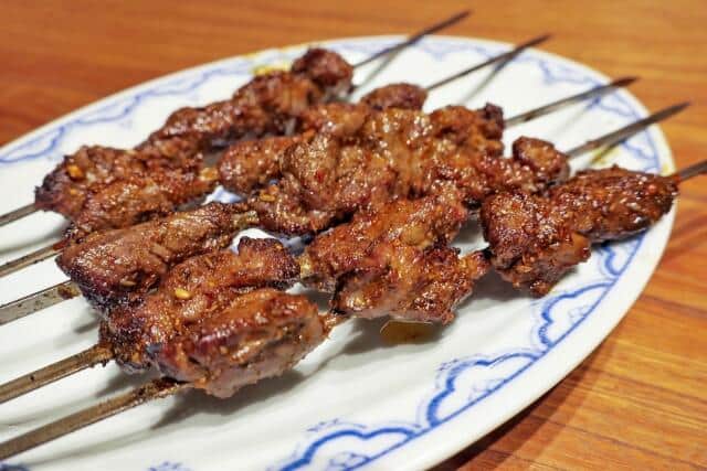 ラム肉の串焼きも最近は人気だ