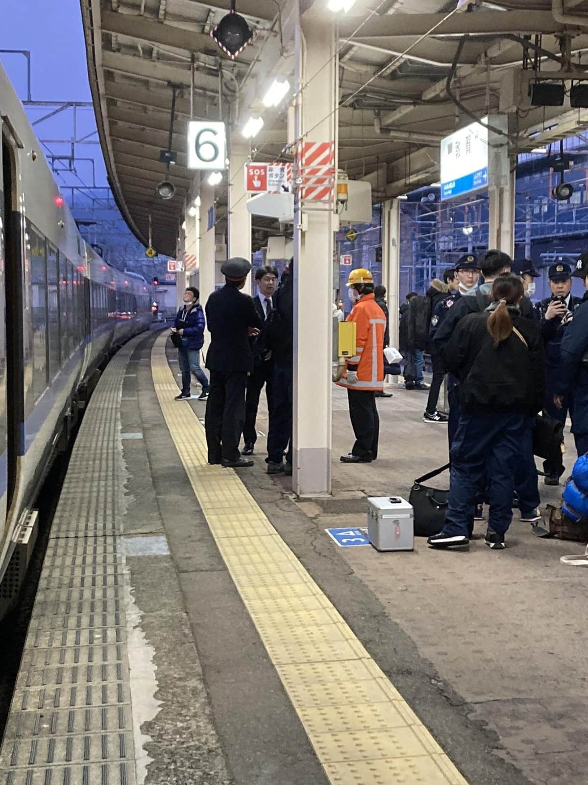 ラストラン直前「サンダーバード」で外国人の男が車掌に暴力　鉄道ファン怒り「迷惑極まりない」「車掌さんかわいそう」