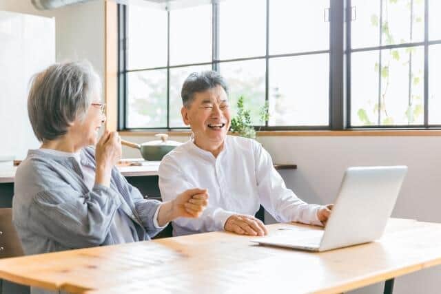 著名人の結婚は気になるけど、自分の人生には関係ないのが実情