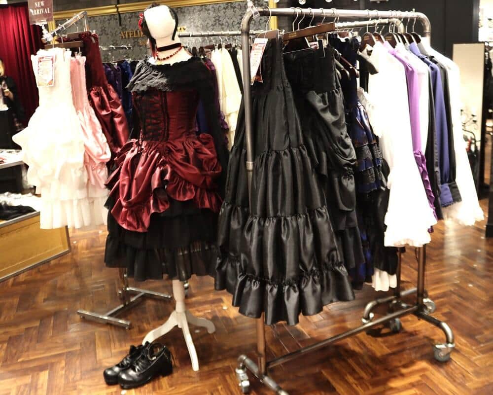 Bustle Corset Dressをボディに着用している様子