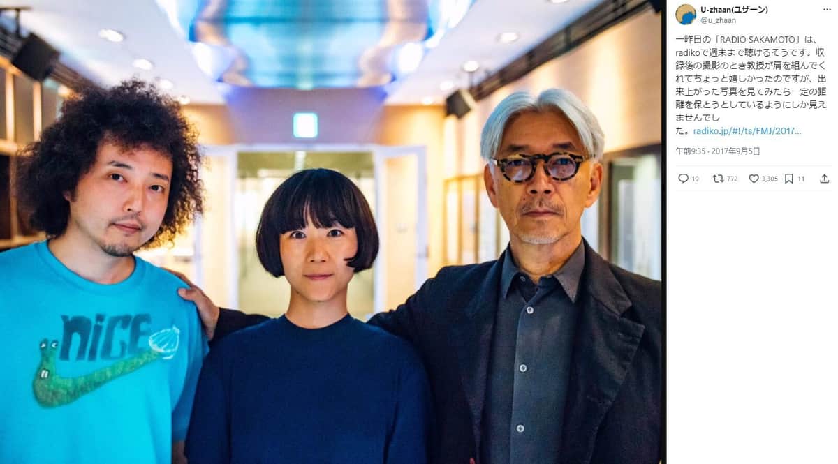 左からユザーンさん、グラフィックデザイナーの長嶋りかこさん、坂本龍一さん。ユザーンさんのX（＠u_zhaan）より