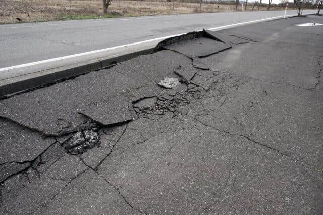 台湾の地震で沖縄地方に津波警報　日本では震度5以上の地震が頻発