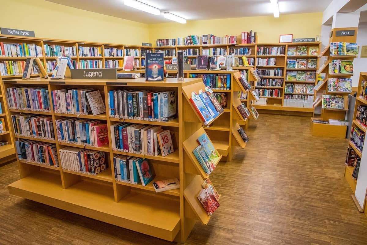 書店レジの店員が「超早口」で「ファンです」　小説家びっくり「気づかず後になって二度見してすみません」