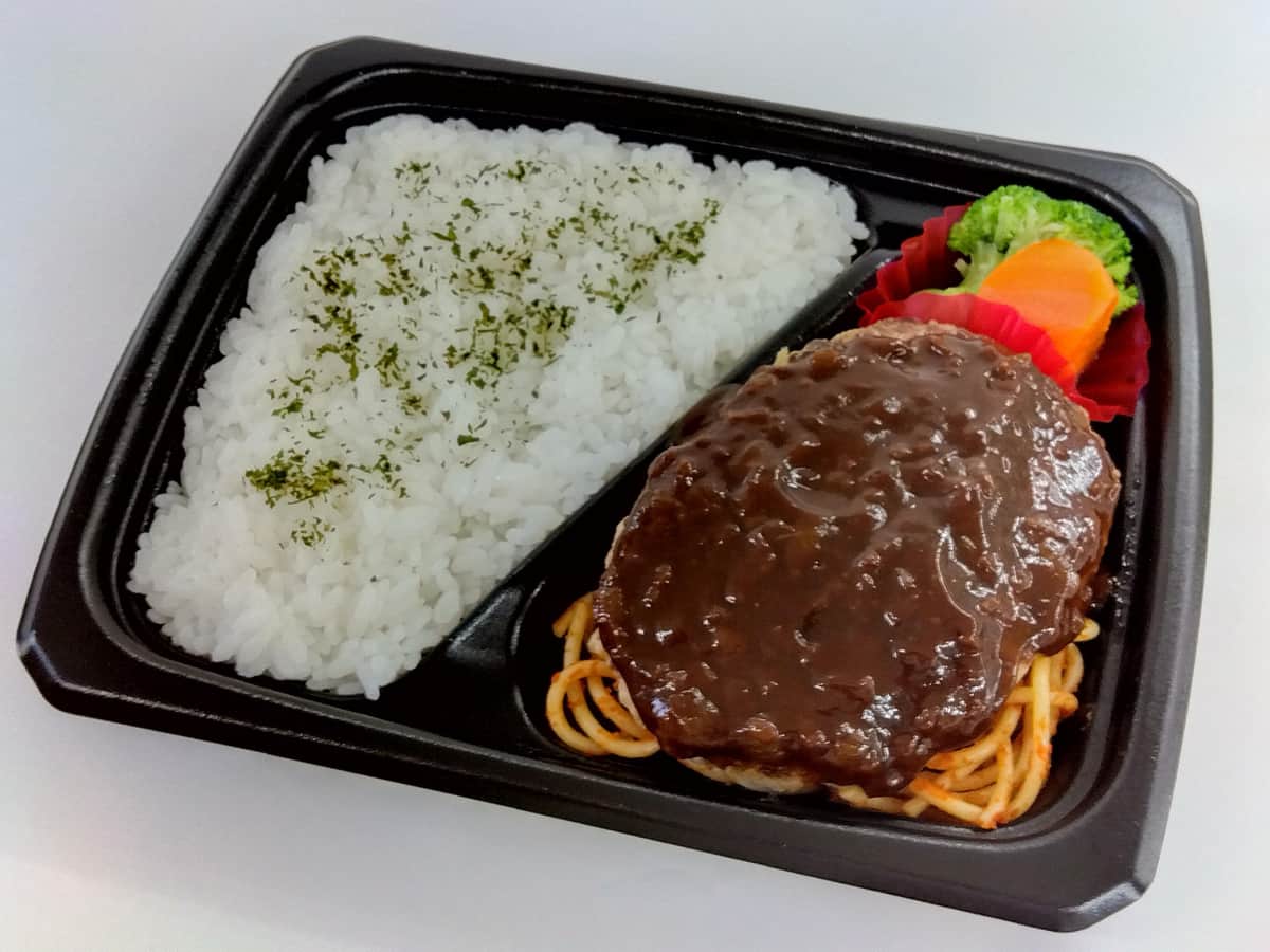 鉄板焼きハンバーグ弁当（デイリーヤマザキの提供）