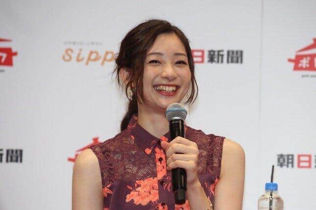 足立梨花の結婚披露宴に「コナン」青山剛昌氏の直筆色紙　「これは家宝」と大反響