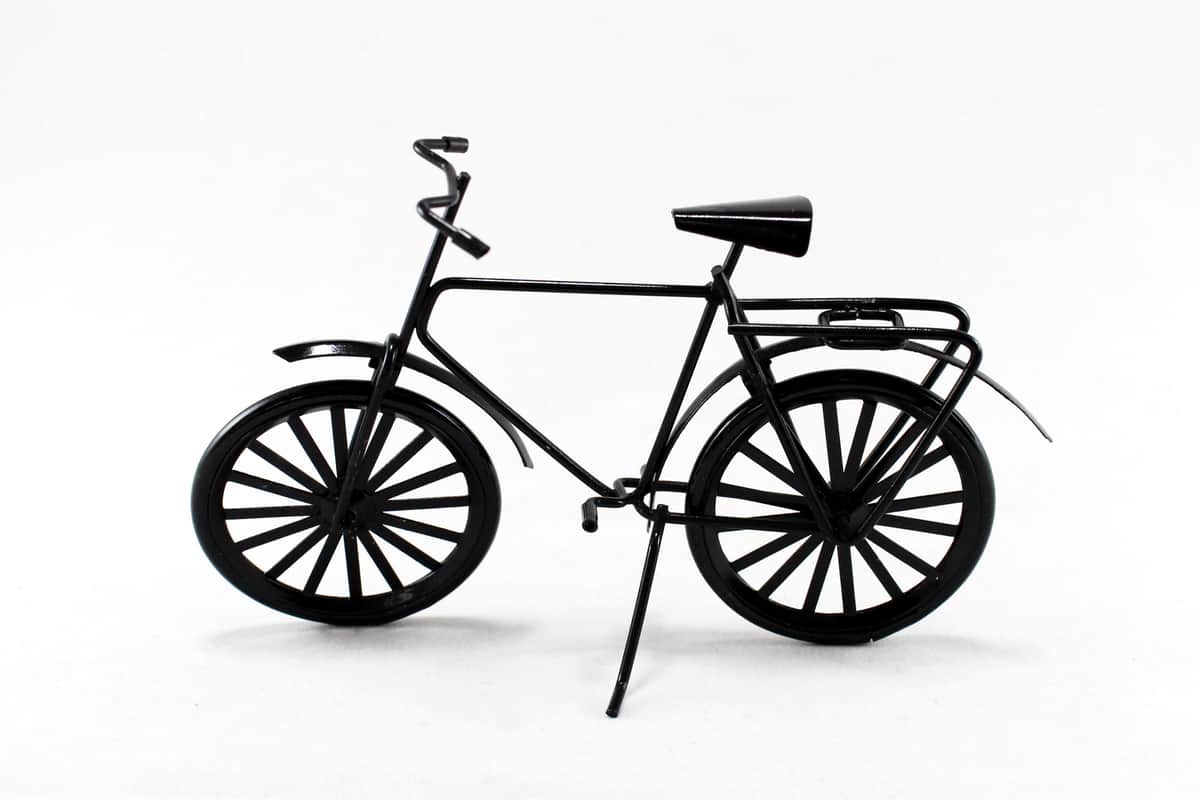 「ママチャリ女性」ものまねYouTuberが動画公開　「ウケる」「全然笑えん」割れる評価