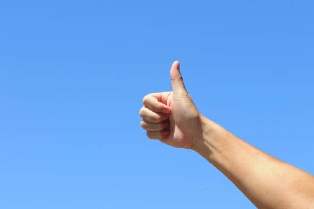 一般的な「ストライク」のジェスチャー