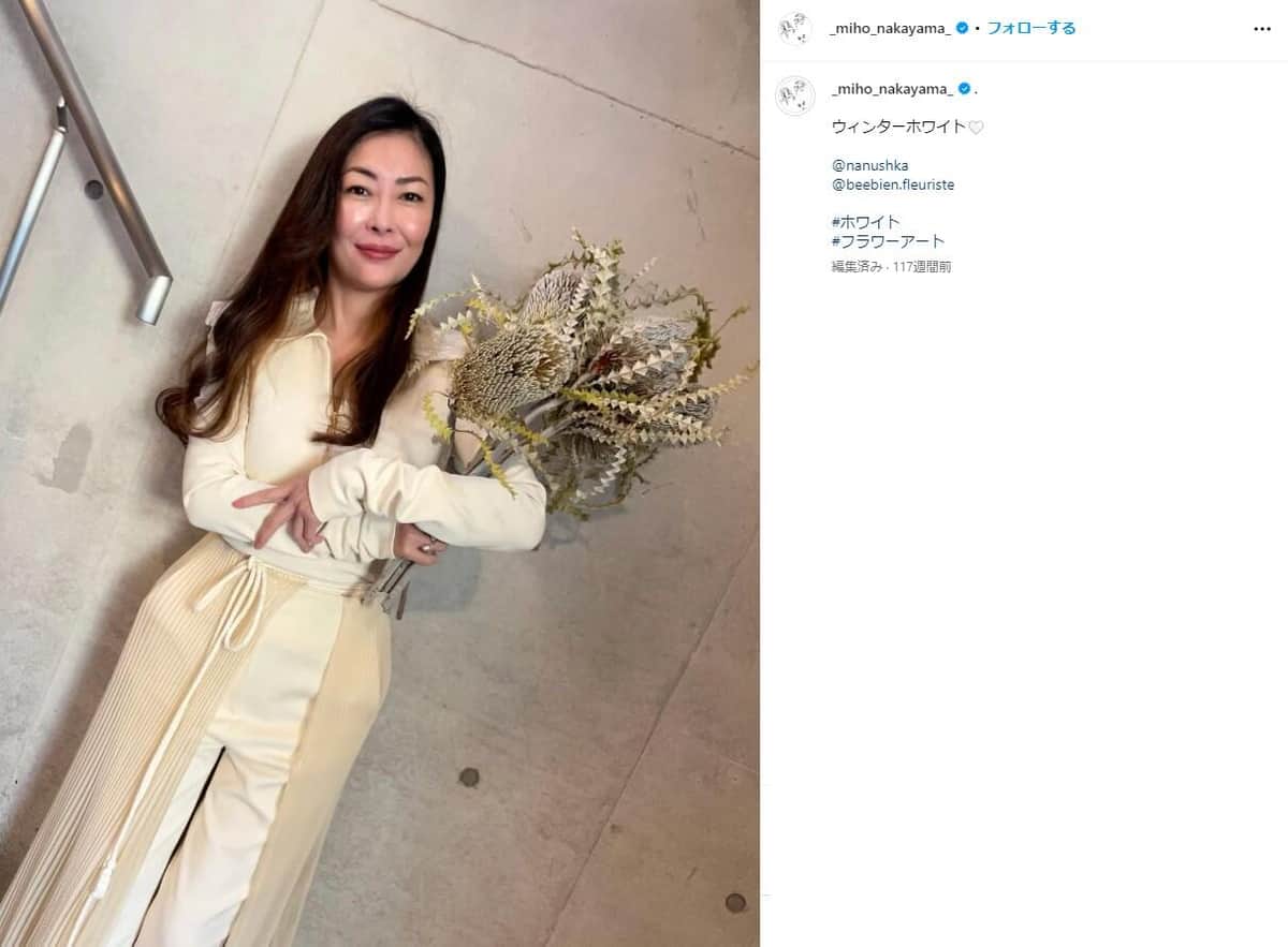 落ち着いた髪色の中山美穂さん。インスタグラム（＠_miho_nakayama_）より