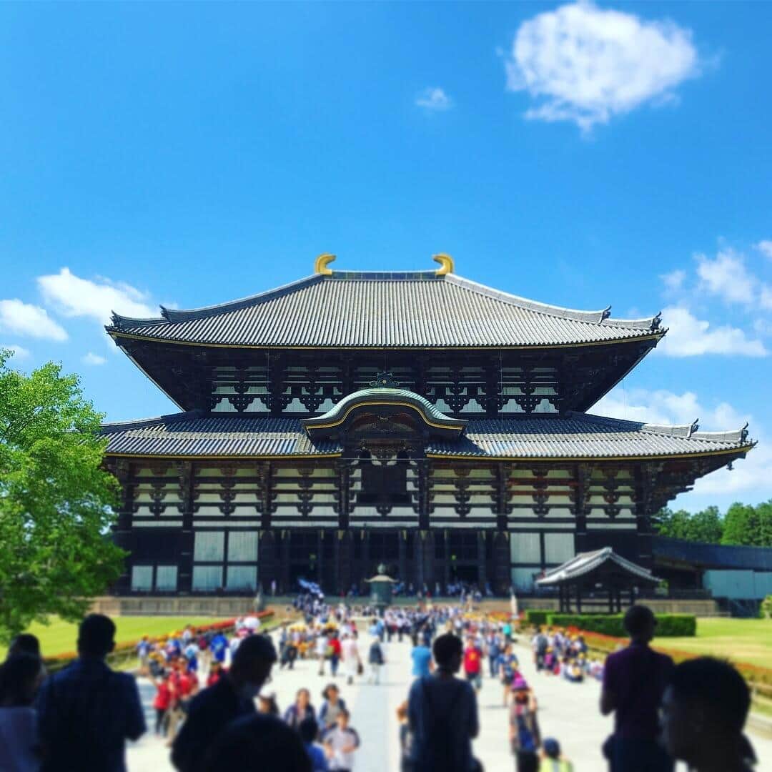 奈良への移動は電車に（写真は、東大寺大仏殿）