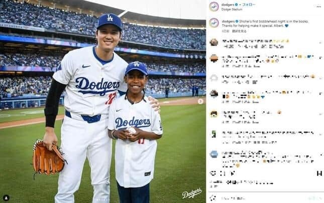 心臓病を克服した少年と2ショット（ドジャースインスタグラムより）