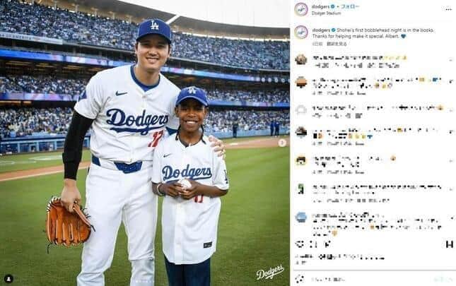 心臓病を克服した少年と2ショット（ドジャースインスタグラムより）