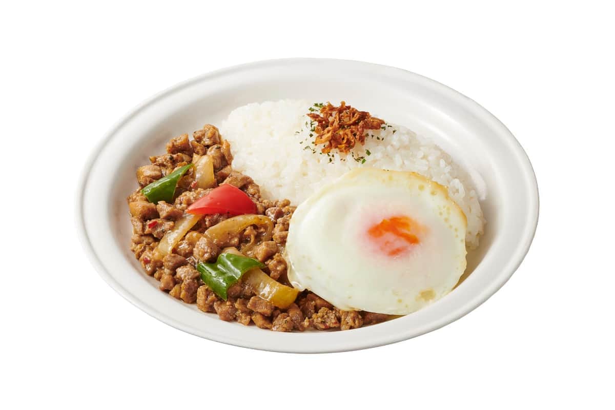 ファミマ、「世界の屋台ごはん」フェア開催　公式Xの「タイ語」投稿も話題「すみません。あまりに美味しすぎて...」