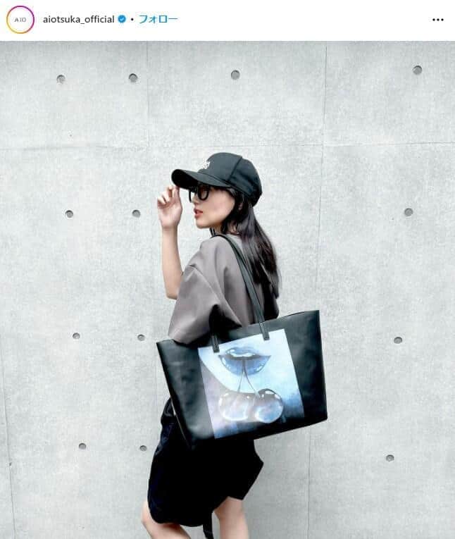 大塚愛41歳がショーパン姿で「さくらんぼ」トートバック披露 「お洒落