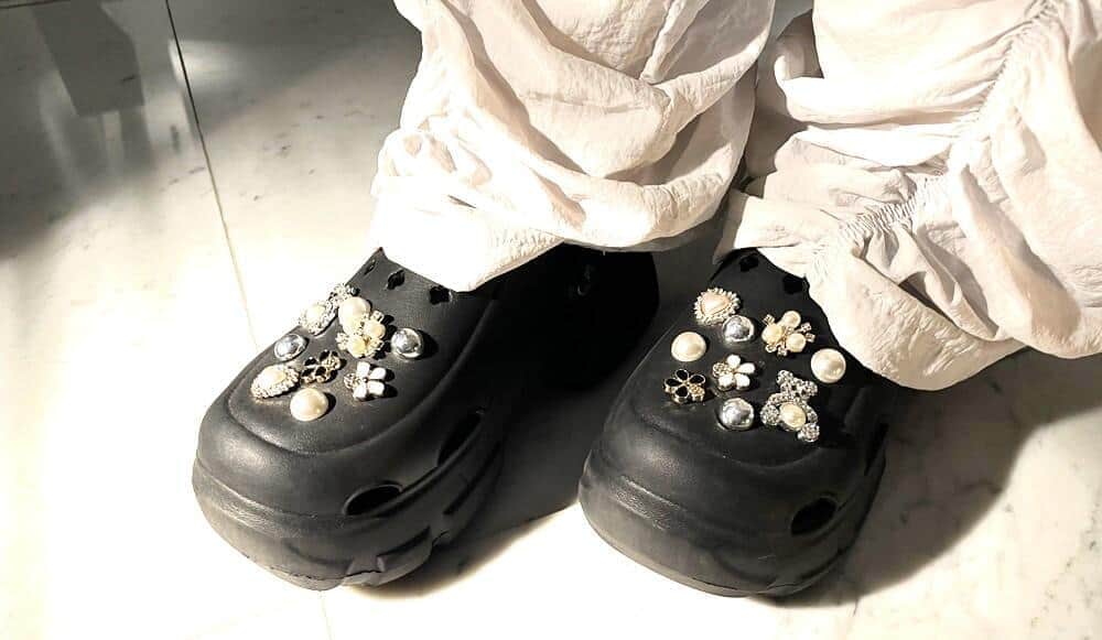 デコクロックスを着用している様子