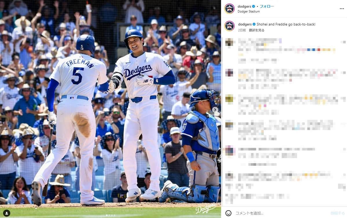 チームメイトと握手する大谷（ドジャースインスタグラムより）