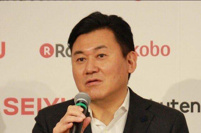 楽天・三木谷氏の「イス掃除」動画に反響も...　衛生面指摘で「来週から気をつけますね」