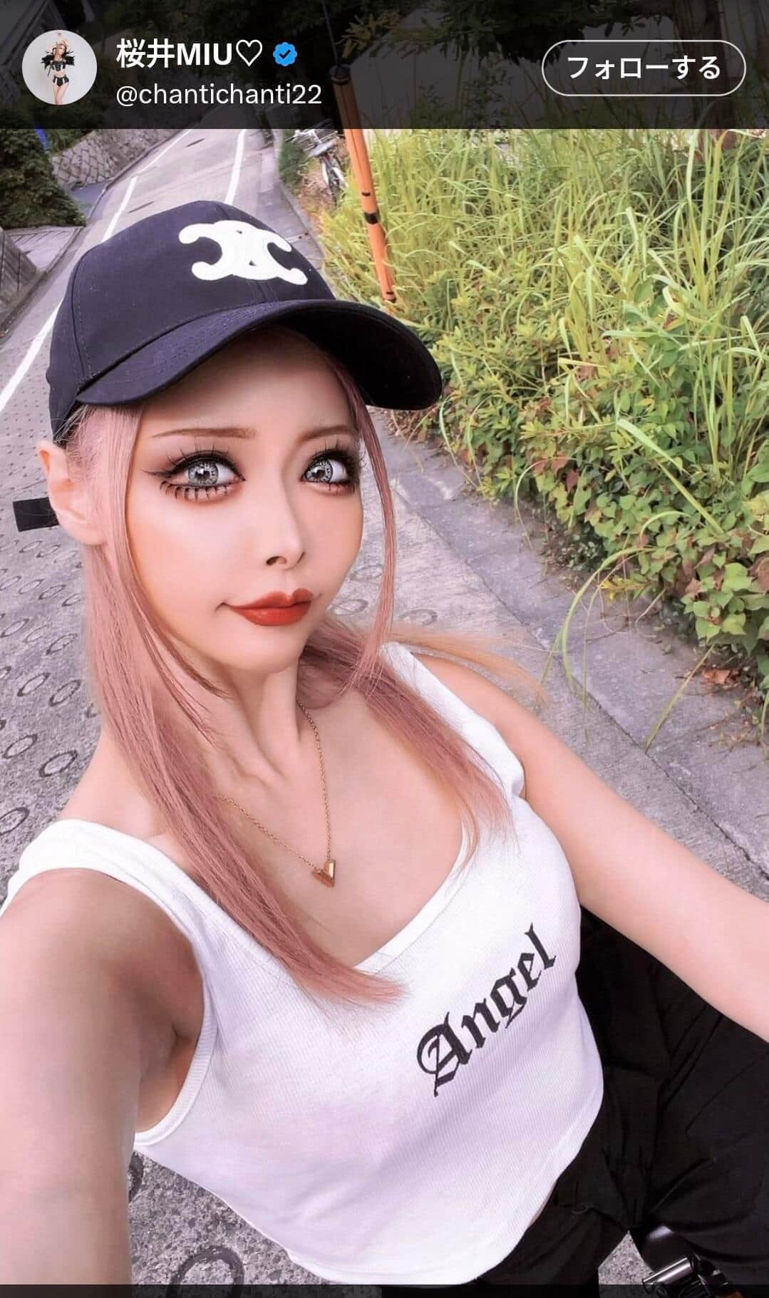 「ほぼ全裸ポスター」アイドルはポスター張りの日々　Xでは「ちょいセクシー」も