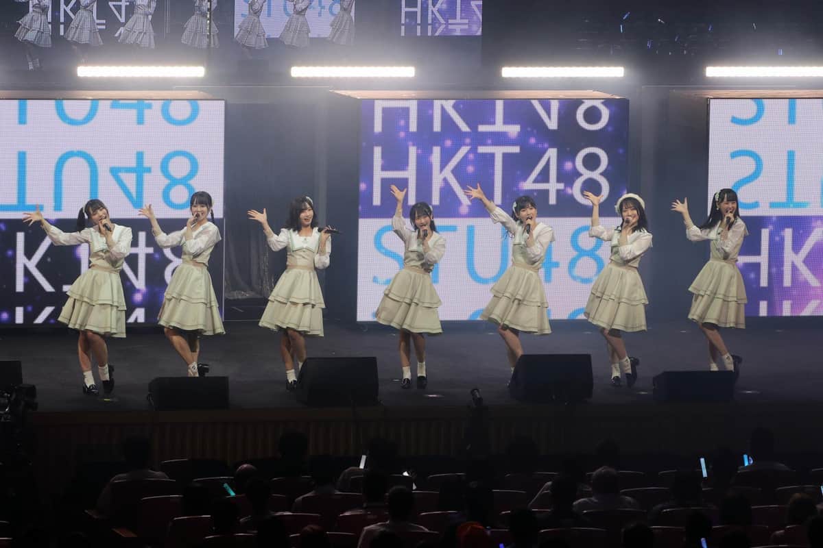 大阪市内で開かれたコンサートでパフォーマンスするSTU48のメンバー（2022年撮影）。右端が福田朱里さん