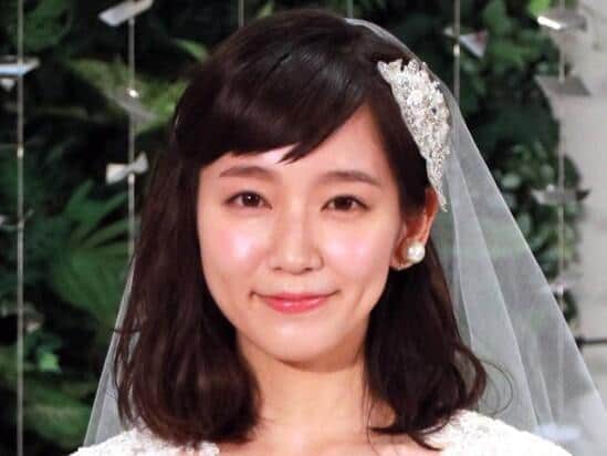吉岡里帆、肩に大型の「生き物」が！　SNSで驚きの声「平気なのですね」「すごいですね」