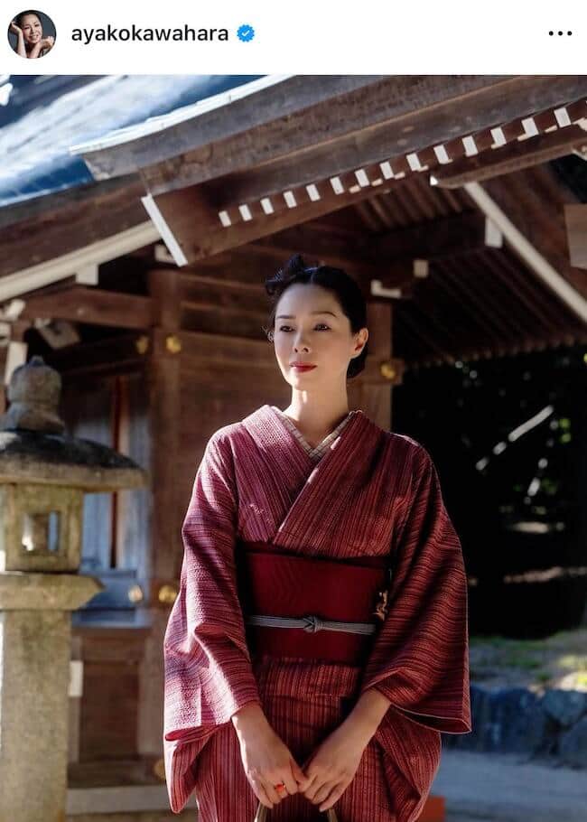 川原亜矢子53歳「豊洲を散歩しました」愛犬と一緒　ブラックコーデ「抜群のスタイルに目を奪われました」