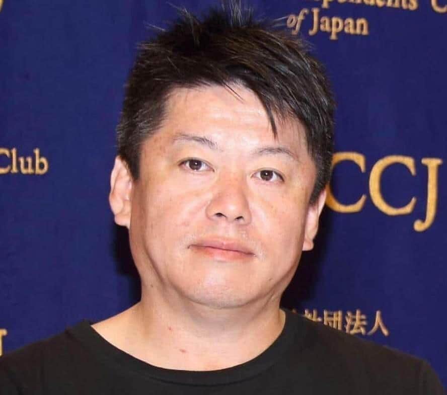 ひろゆき妻、堀江貴文に「赤ちゃんみたいな嘘」　飛び火する「おじさんのパーカー」論