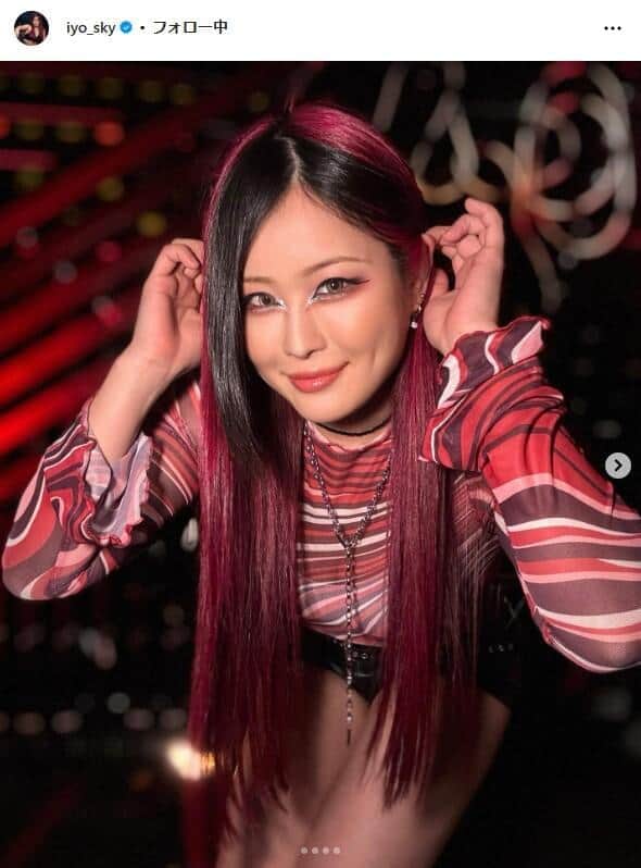 【WWE】イヨ・スカイ、リベンジ成功「私がリヴを倒したぞ」　衣装姿で王者挑発も「本当に美しい！！」の声