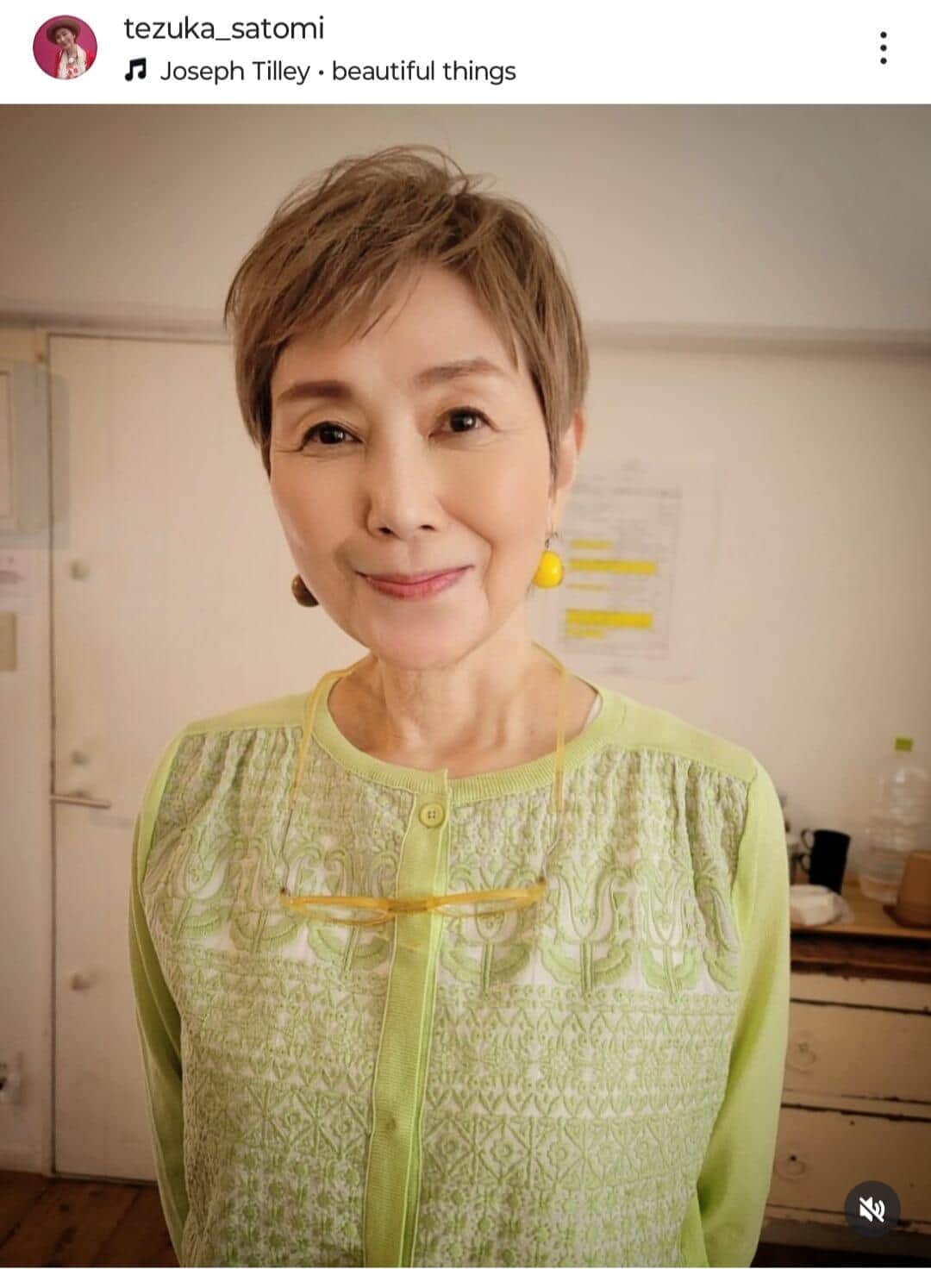 手塚理美、イケメン俳優次男と身寄せ合う2ショ　父は真田広之...「似てますね」「男前さん」