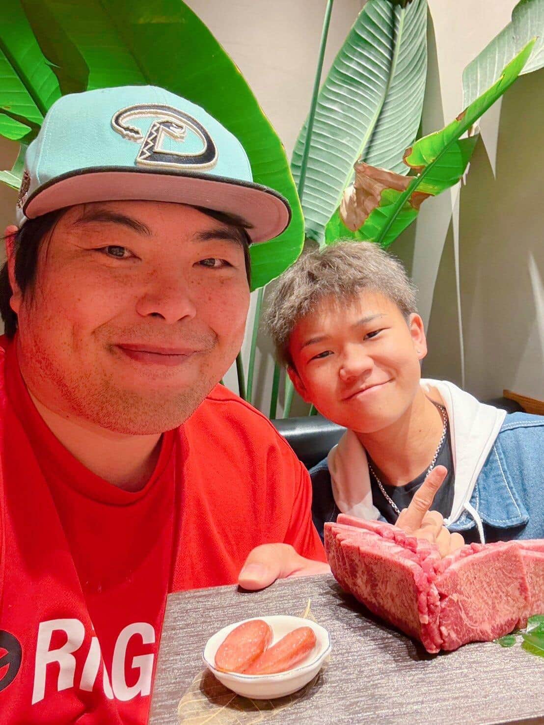 へずまりゅうさん・ゆたぼんさんのツーショット。2人のXに掲載された。「絶縁した日もあった」という