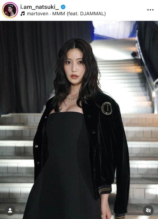 「令和の峰不二子」阿部なつき、「奇跡のプロポーション」ヘソ出し私服の衝撃「ボディラインが完璧」