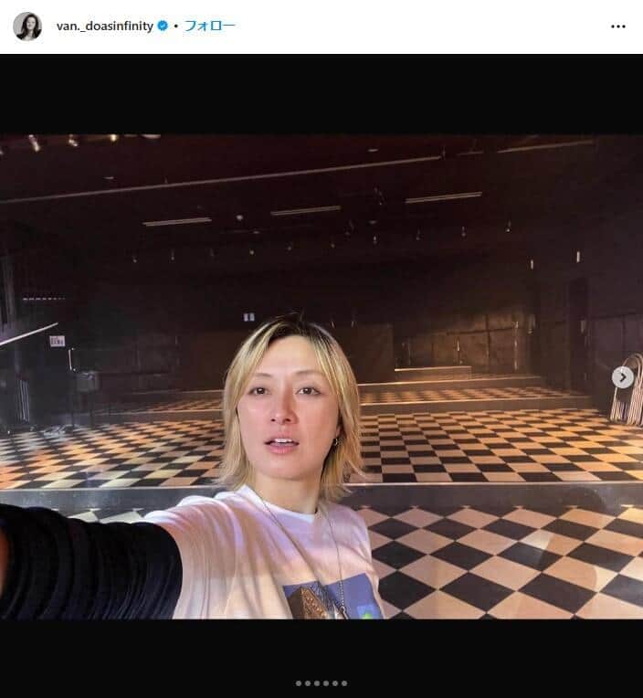 「犬夜叉」ED曲大ヒットの46歳歌手、自撮り姿が大絶賛　「美人過ぎです」「すっぴんですか」