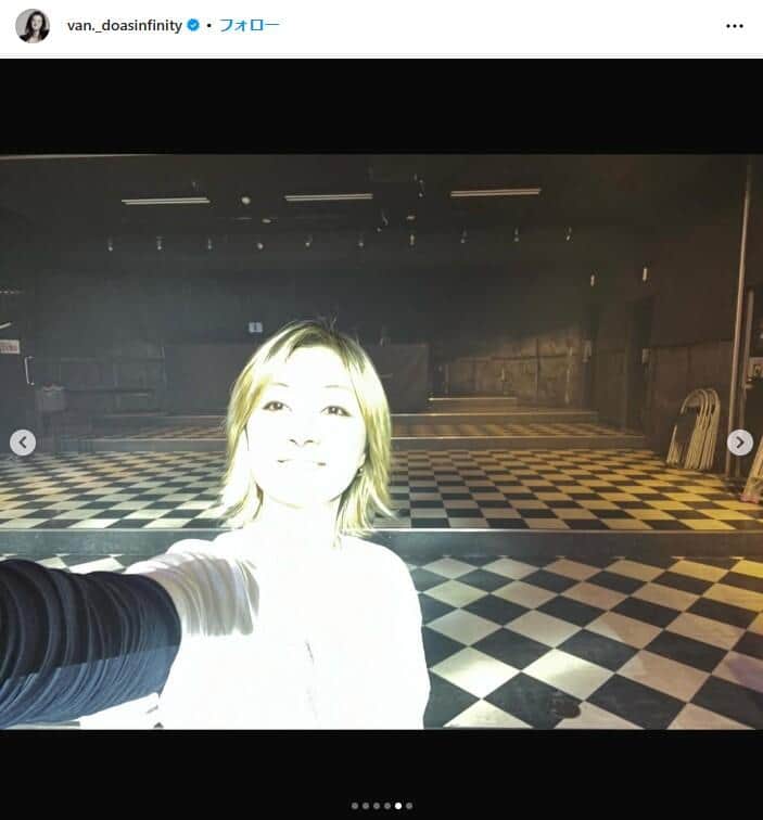 伴都美子さんのインスタグラム（＠van._doasinfinity）より