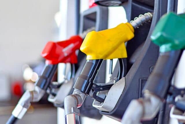 セルフではないガソリンスタンドではどうなるのか