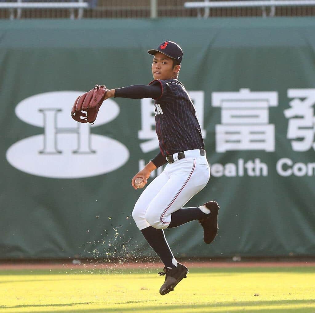 2018年「BFA U-18アジア選手権」で躍動する大阪桐蔭時代の根尾昂選手（現・中日）（写真：アフロ）