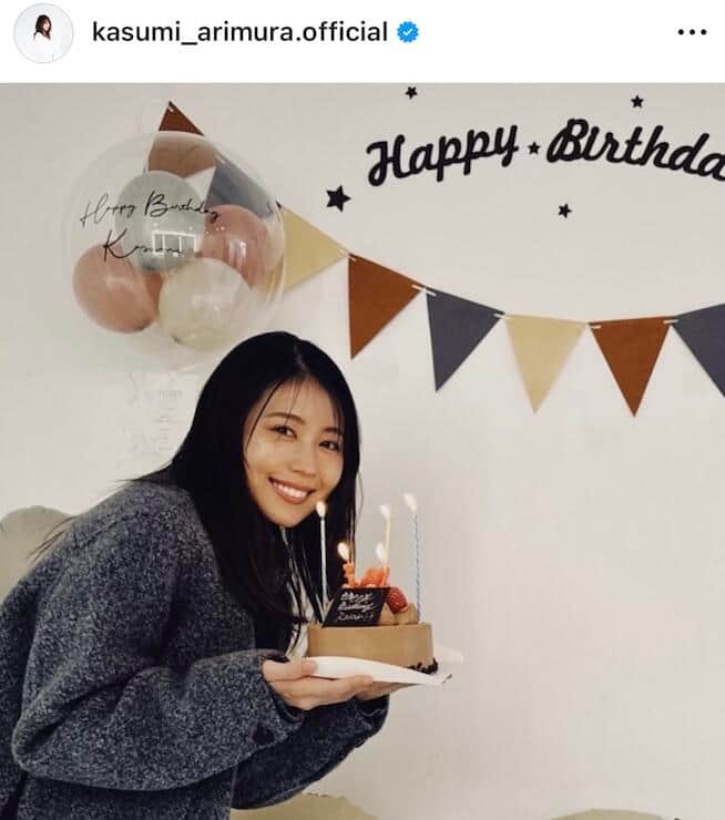 「美しすぎる」有村架純、チューブトップのドレス姿にメロメロ「吸い込まれそう」「日本国宝」