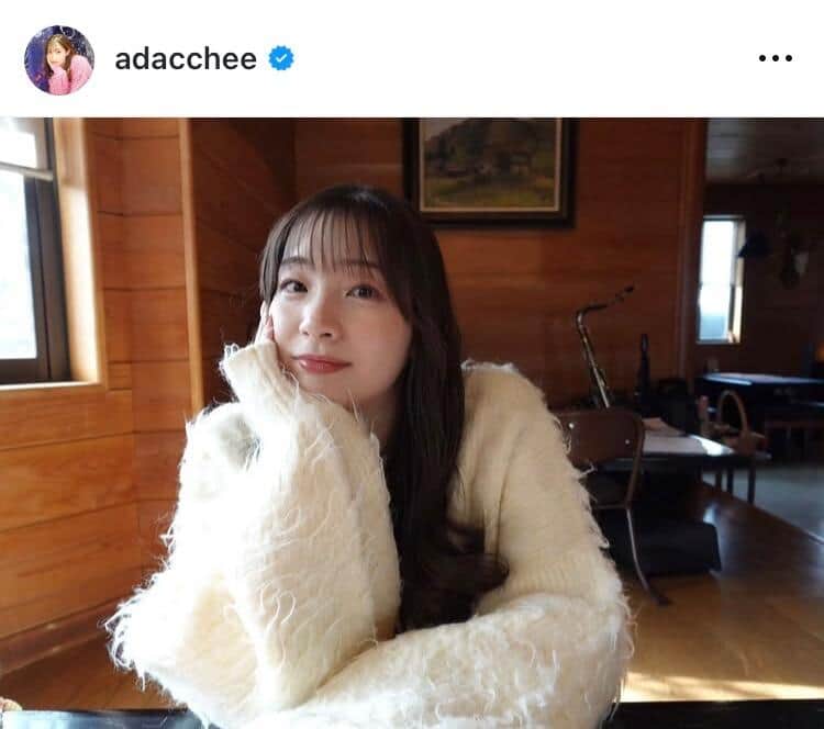 足立梨花「撮影の裏側」豪快な撮り方にネット爆笑　「すごい態勢」「撮影スタイルが独特すぎ」