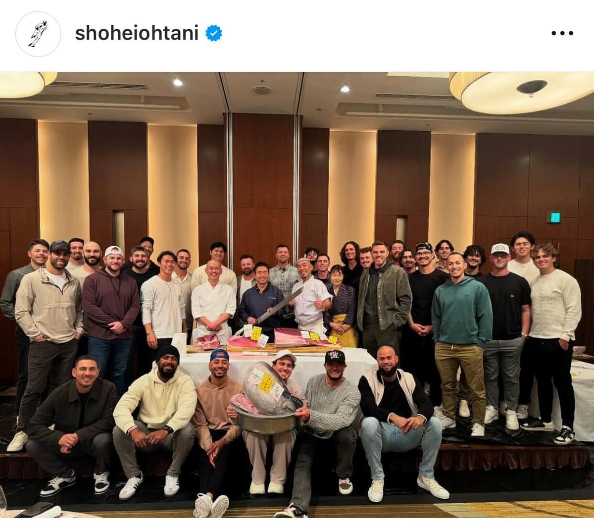 寿司を楽しむドジャース選手（ドジャースインスタグラムより）