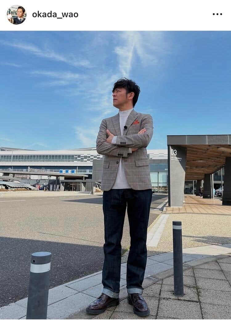 「ワォ～イケオジ」ますだおかだ・岡田圭右、おしゃれな休日をカフェで...「雑誌のモデルさんかと」