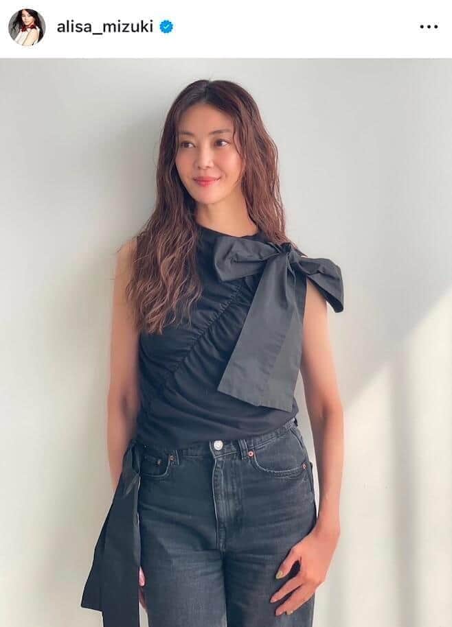 「桜より綺麗」観月ありさ、絵になる夜桜ショット　美しさにため息「めーっちゃ綺麗」「横顔も素敵です」