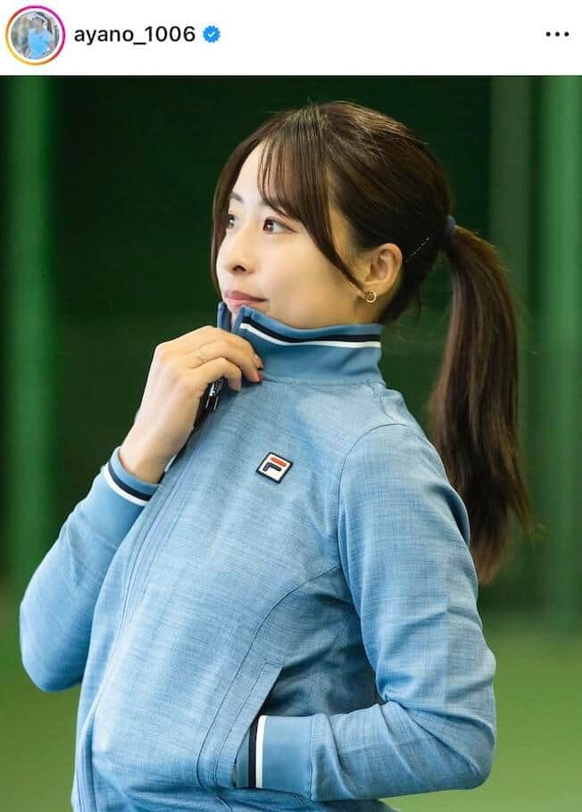 美女テニスプレーヤー園田彩乃、お腹チラ見せにドキッ...　お姉さん系私服がキュート「めっちゃ可愛い」