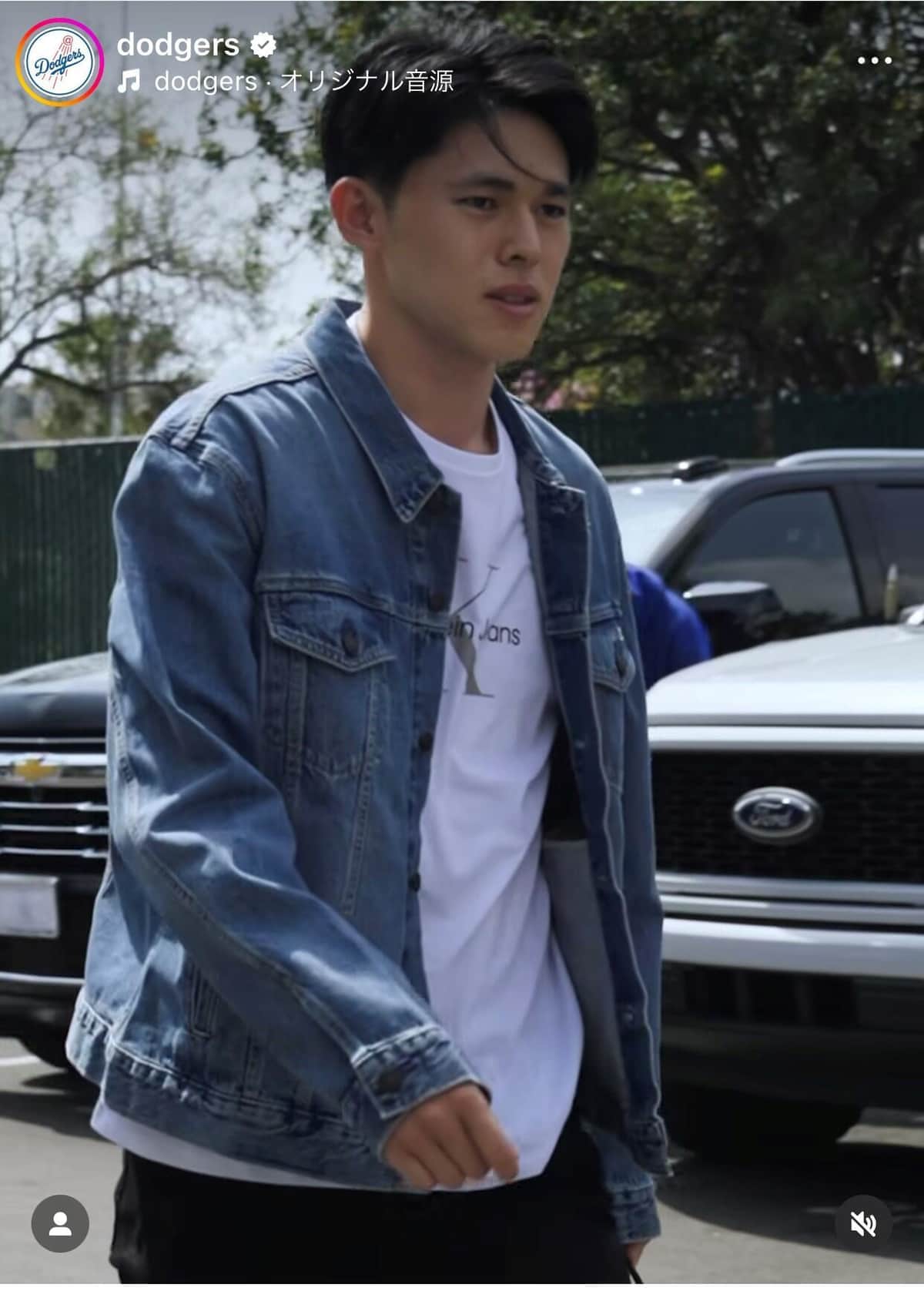 球場入りする佐々木（ドジャースインスタグラムより）