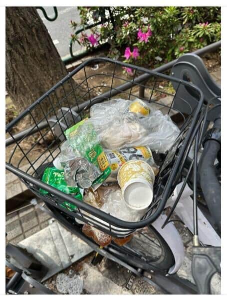 新宿で集まったゴミ。「鳥肌立ちながら」集めたという（光上せあらさんのブログから）