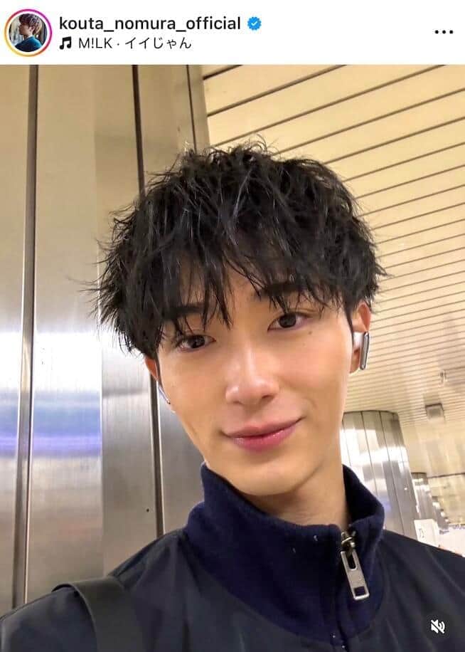 父親は大物俳優...野村康太、「筋肉凄っ！」ムキムキ二の腕に釘付け　タンクトップ姿でトレーニング中