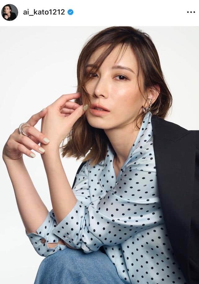 「ずーっと美人」3児のママ・加藤あい42歳、「主人のスウェット」着こなす私服姿　エルメス・バーキンを手に