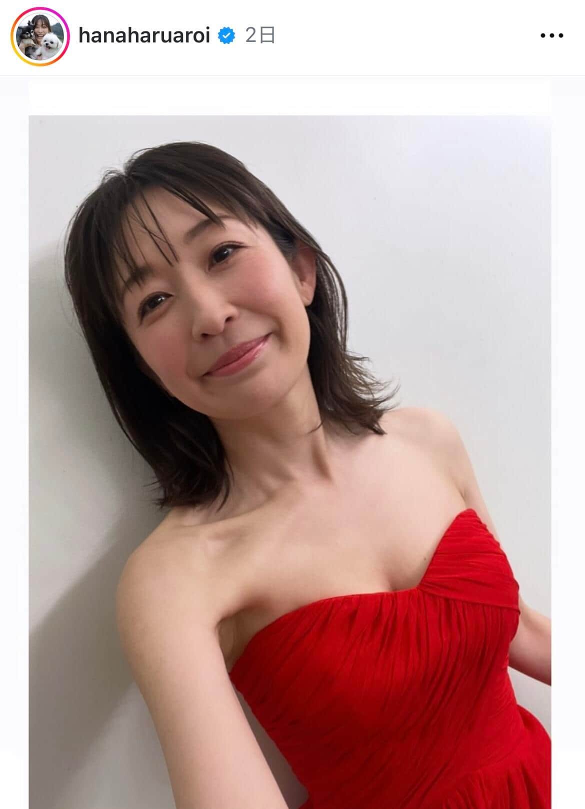小野真弓さんのインスタグラム（＠hanaharuaroi）より